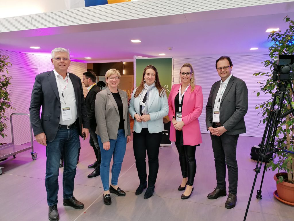 Vzbgm. Mag. Alois Dolinar (Klagenfurt), Mag. Claudia Zürner (Amtsleitung-Pörtschach), BGMin Mag. Silvia Häusl-Benz (Pörtschach), Mag. Dr. Sandra Oswald (Klagenfurt), STR Walter Brunner (St. Veit). © Pressestelle St. Veit